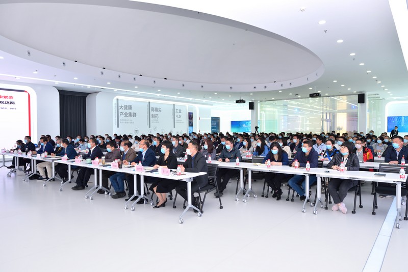 7.會場黨員濟濟一堂認真聽講.jpg